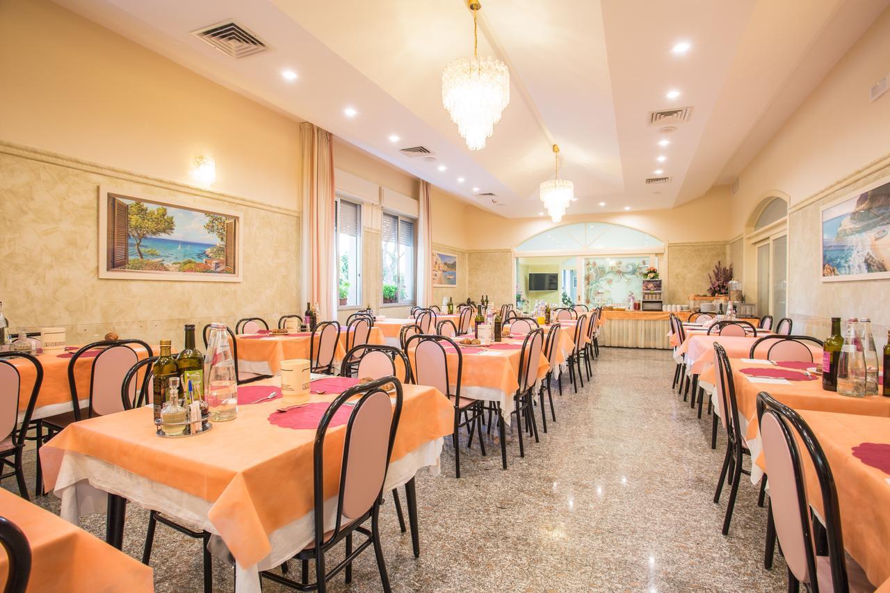 Hotel Pineta Bellaria-Igea Marina Zewnętrze zdjęcie