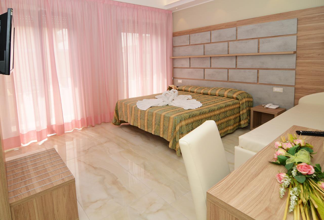 Hotel Pineta Bellaria-Igea Marina Zewnętrze zdjęcie