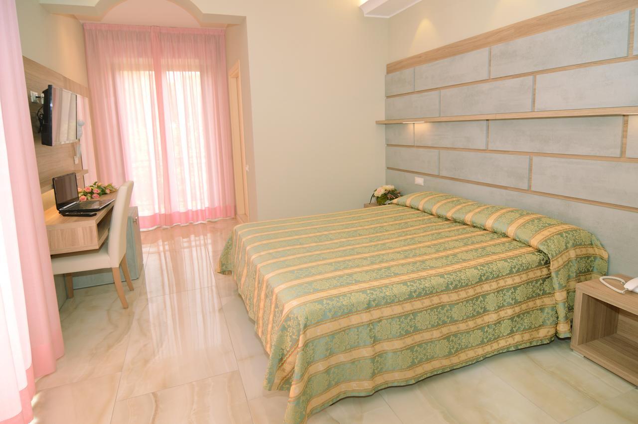 Hotel Pineta Bellaria-Igea Marina Zewnętrze zdjęcie